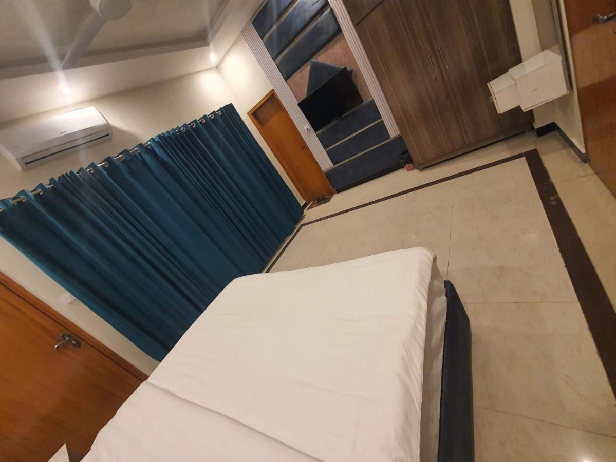 Rose Valet Guest House Исламабад Екстериор снимка