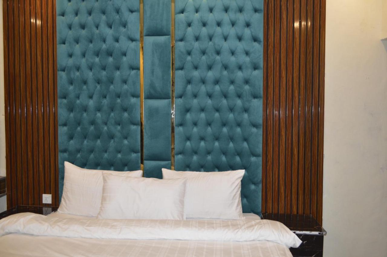 Rose Valet Guest House Исламабад Екстериор снимка