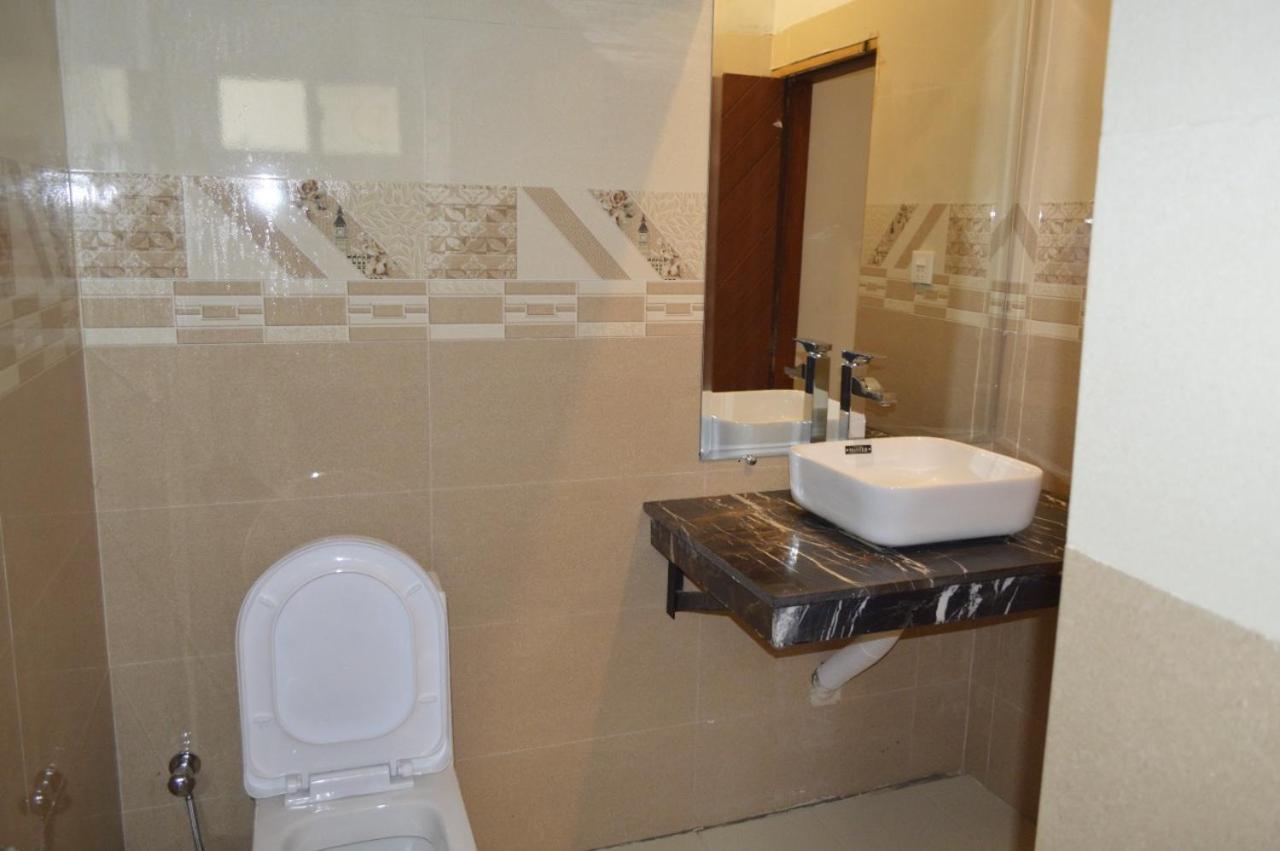 Rose Valet Guest House Исламабад Екстериор снимка