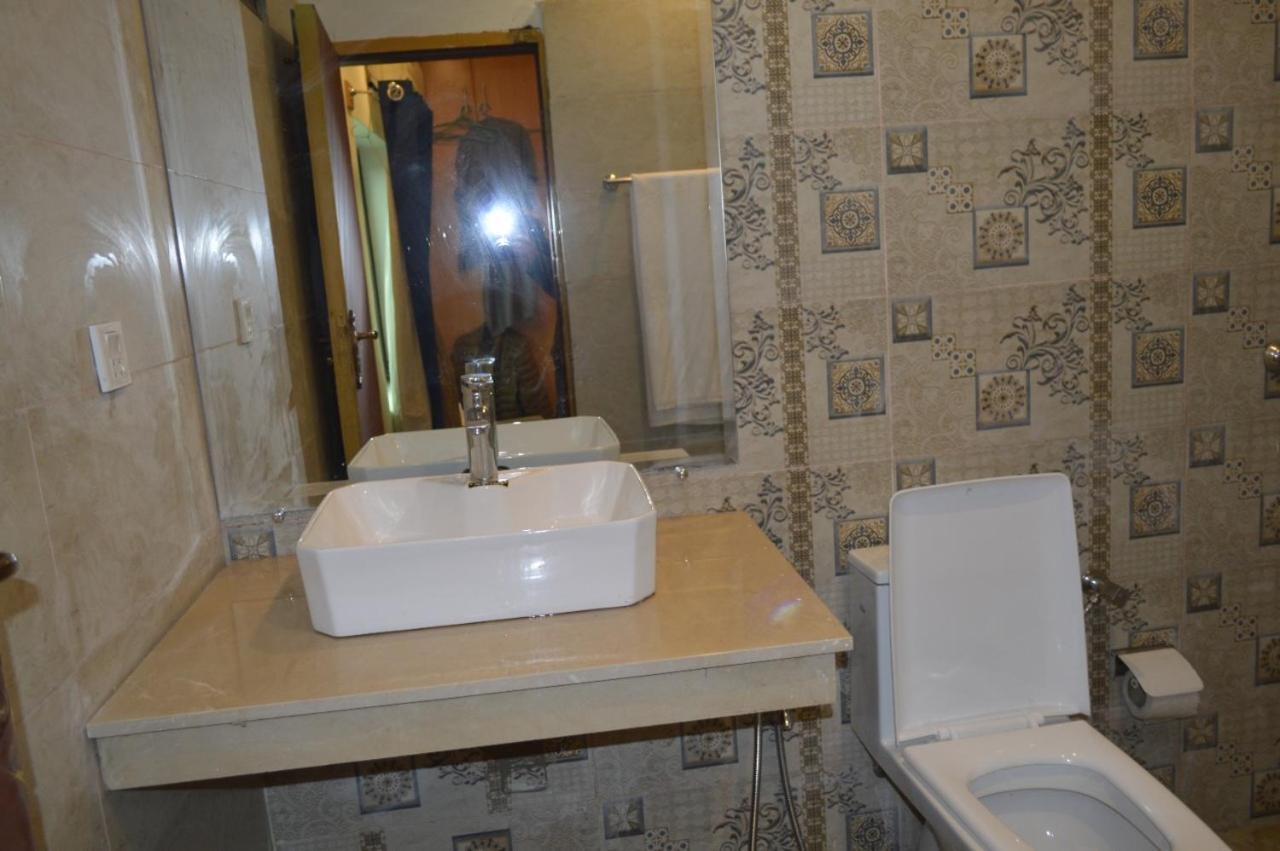 Rose Valet Guest House Исламабад Екстериор снимка